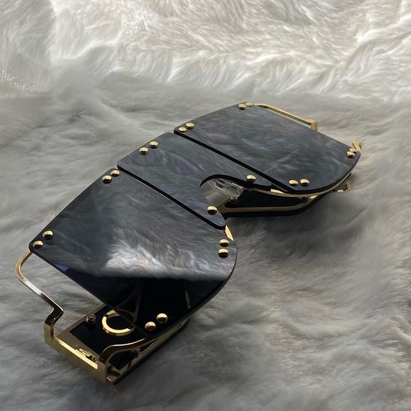 Oversized frames - Picture 2 of 2